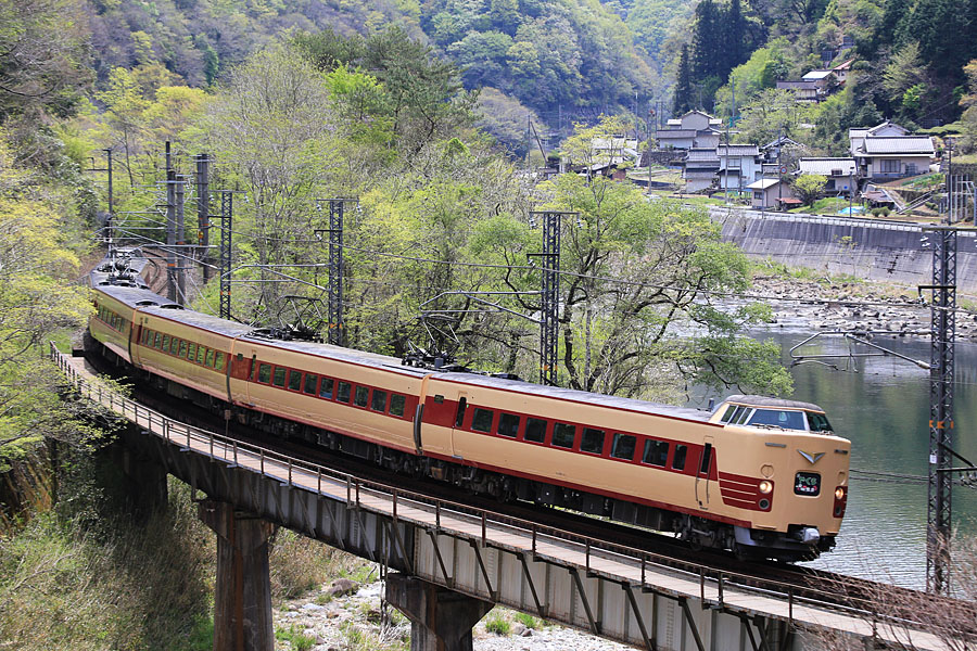 ついに登場！ 381やくも国鉄色